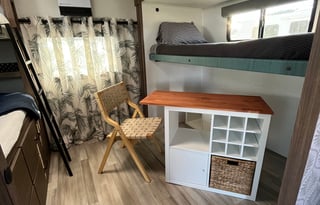 Big Merla Sleeps 7 and Bring your Furry Friends