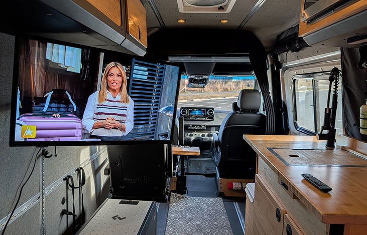 TV with Wifi, Cell Booster, and Antenna