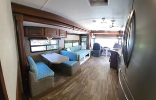 Perfect for Families! 38' Forest River Georgetown