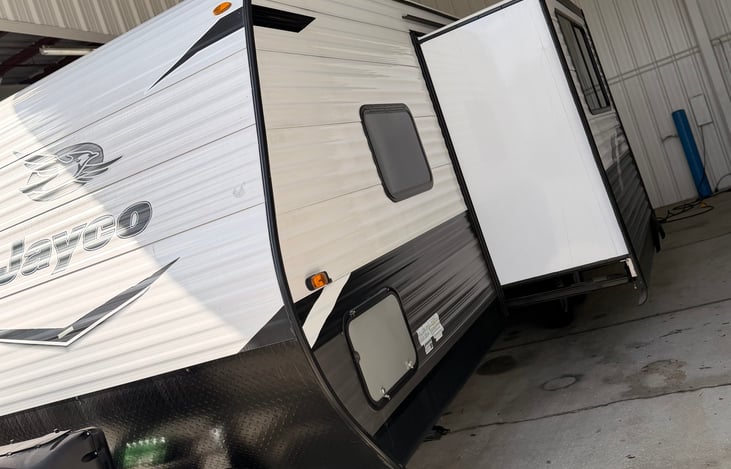 Exterior-Extended Cab