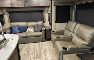 Luxury Camper (Pets welcome!)