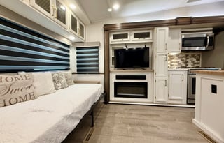 Prime Time RV Crusader 382MBH (BRFL 1686)