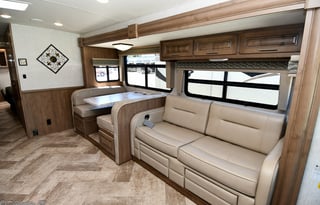 Enzo: New, Kid friendly, 2 full bath, washer/dryer