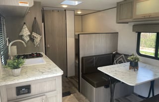 2023 Coleman 17 B Lantern LT