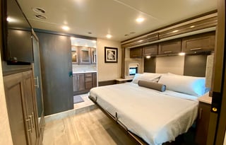 Diesel "MOLLY" King, 2 FULL BATHS!!