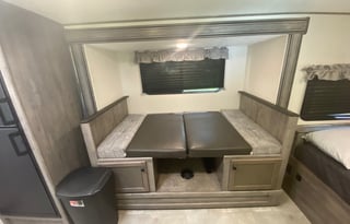 Sleeps 6 Outdoor kitchen Smart TV and SUV towable!