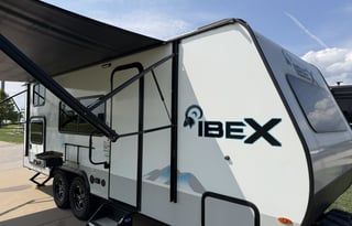 Luxury Family Camper | Sleeps 5 with Bunkhouse!