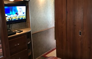 2014 Fleetwood RV Jamboree Sport 31M- LOW Miles