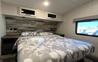 Delivery Only - Huge space 5th wheel