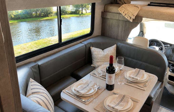 Dinette that can convert to bed