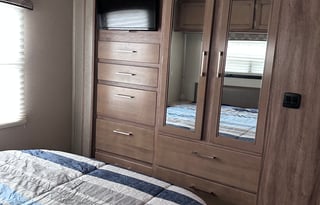 Spacious Family RV Getaway! Sleeps 9!