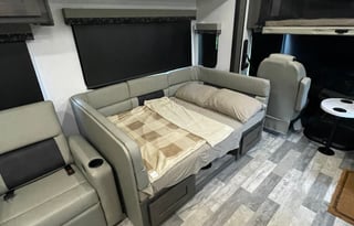 Spacious 2023 FR3 34DS Motor Coach: Luxe & Loaded!