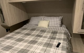 "Adventure Awaits: Cozy & Fun RV Rental!"