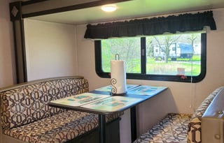Cozy Luna 2019 Keystone RV Springdale Mini 1790FQ