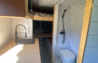 Luxury Family Van for 5! 2021 Springter 4*4 170WB