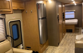 2017 Thor Motor Coach Hurricane 34J