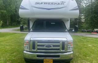 Mini RV, Mega Memories - Sleeps 6, Drives Easy