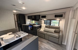 Family Adventure Camper – Apex 300BHS Bunkhouse RV
