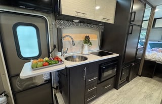 2020 Thor 25' Axis Motorcoach with eBike option