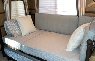 2015 Salem RV Trailer sleeps 7