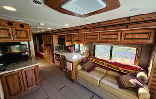 2011 Monaco Knight 36 PFT