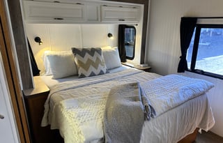 Hi I’m Toby the 2006 Fleetwood RV Tioga 31M