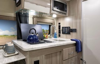 Amazing Compact 18’ RV (Full Bath & Kitchen)