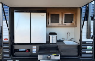 6 beds. Clean. Outdoor Living. Delivered & set-up