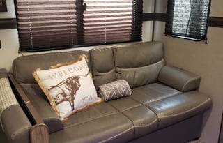 Pride of Texas Family Friendly Zinger RV