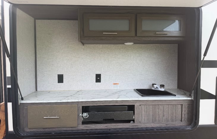 Outdoor Kitchen
