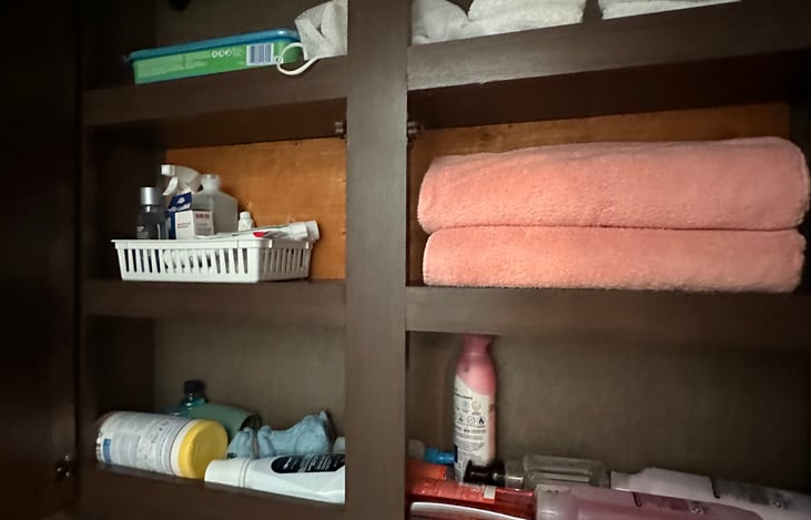 Extra towels and first aid equipment. Shampoo, conditioner, deodorant, hairspray, sanitary wipes, all provided.