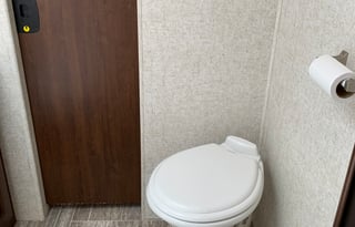 2019 Motorhome sleeps 10 extra large living space