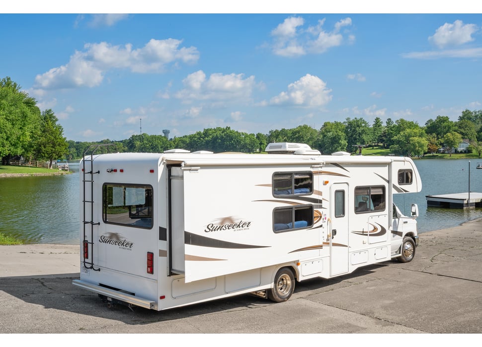 Class C Motor Home rentals in Elizabethtown