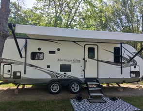 Forest River RV Wildwood Heritage Glen Hyper-Lyte 24RLSHL