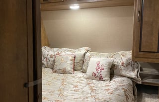 Donna's Cozy Retreat     -     2018 Zinger 30BQ