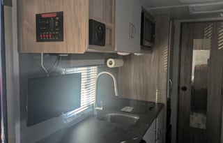 Minnie Winnie - Pet Friendly Bunk House RV