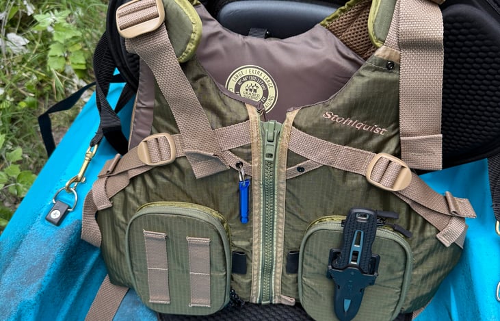 L/XL Stohlquist Fishing Kayak PFD with safety whistle and knife.