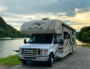 Thor Motor Coach Four Winds 31E Bunkhouse