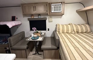 2025 KEYSTONE COLEMAN 17B TRAVEL TRAILER