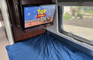 Airstream Classic 30' Twin Bed
