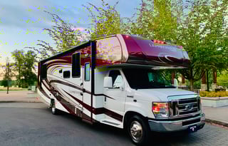 Lucy - Luxury RV for Your Stay in Camp Sherman
