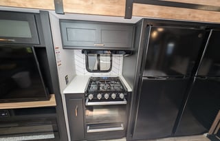 Outback: Chef's kitchen, King bed, 3 slides, Solar