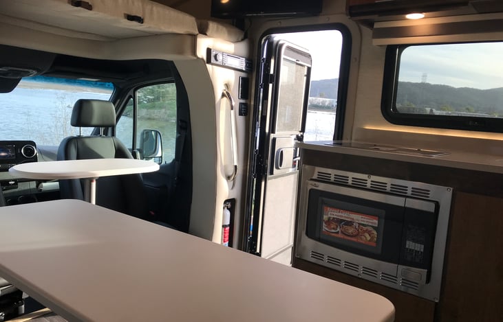 Eating area / kitchen