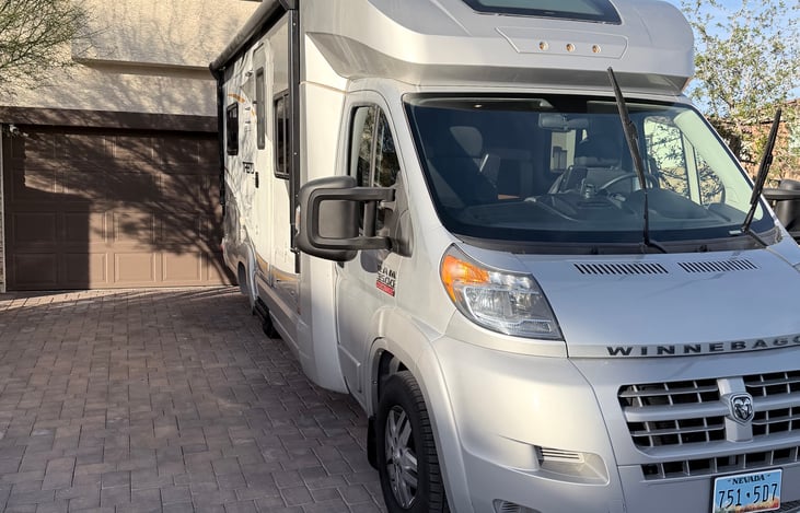 Compact RV that gives the same service as the other RV coaches. It’s cozy and easy to maneuver! You can even park otbin your driveway!