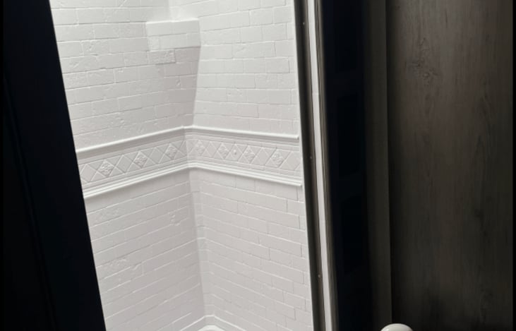 Main bathroom - shower toilet and sink
Towels and washcloths provided