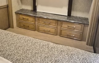 Luxury Disel Push, sleeps 8, 1.5 bath, washer &dry