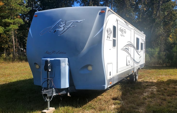Twin 30lb propane tanks give the trailer plenty of range for off-grid camping.