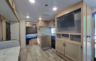 Winnebago Spacious Luxury with Bunkhouse and Slide