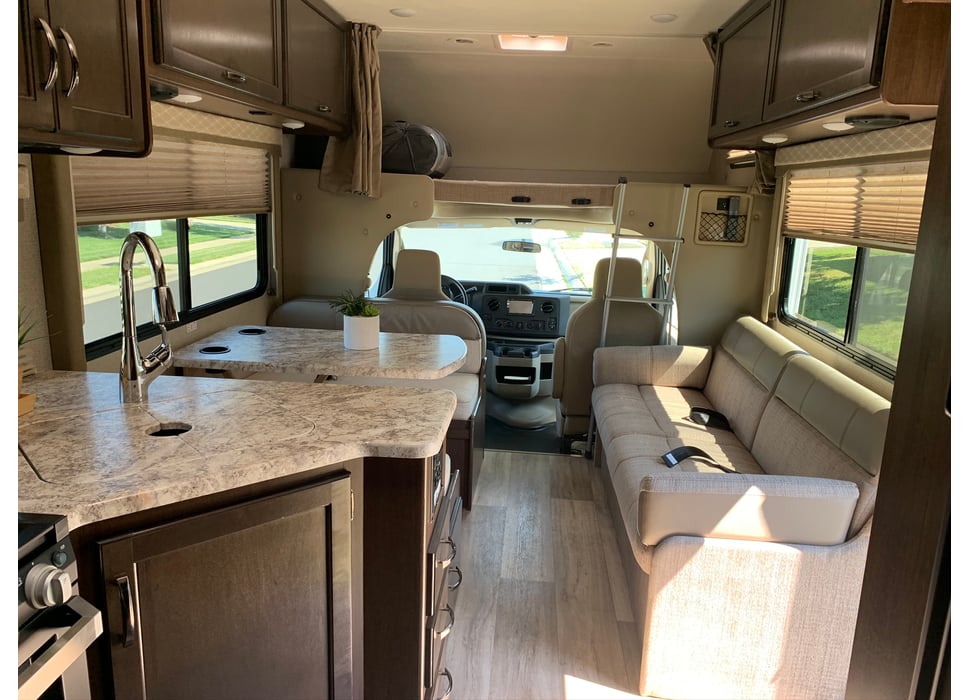 Class C Motor Home rentals in Suisun City