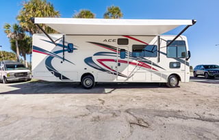 Thor ACE RV: Bunk Beds, Pet-Friendly, Loaded